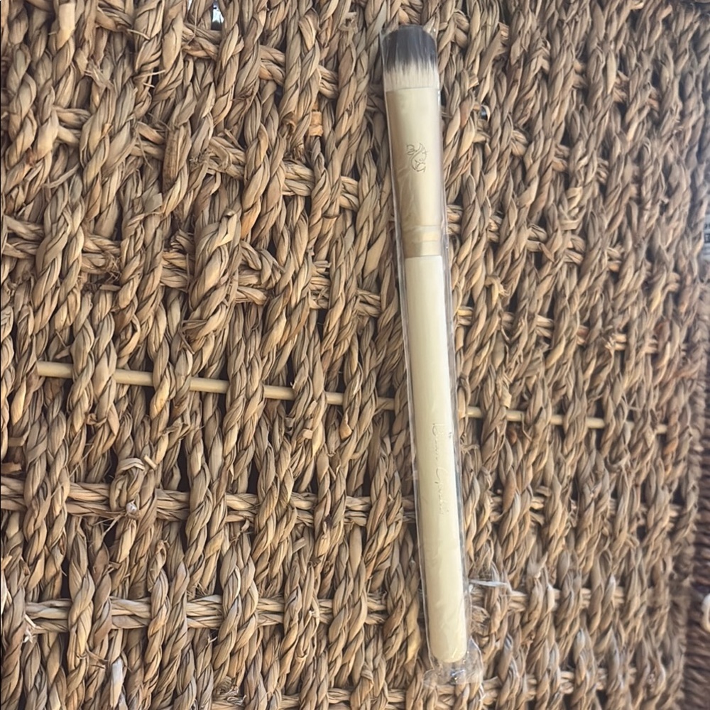 ✨ Royal & Langnickel Iridescent Makeup Brush – Ombre Bristles